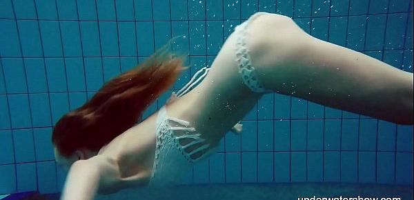  Blonde babe naked underwater Diana Zelenkina